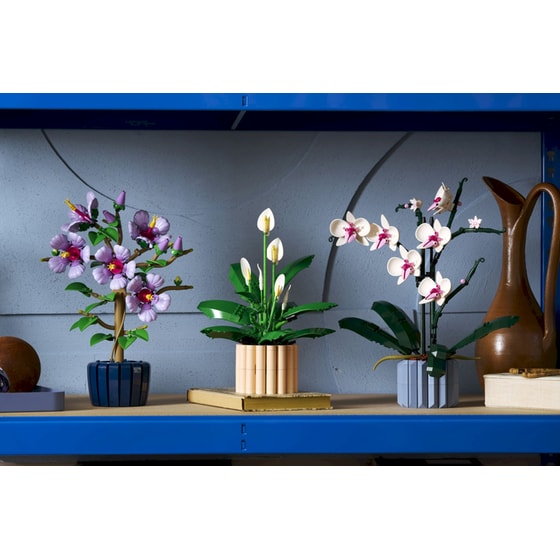 LEGO® Botanicals Peace Lily (11504) image 4