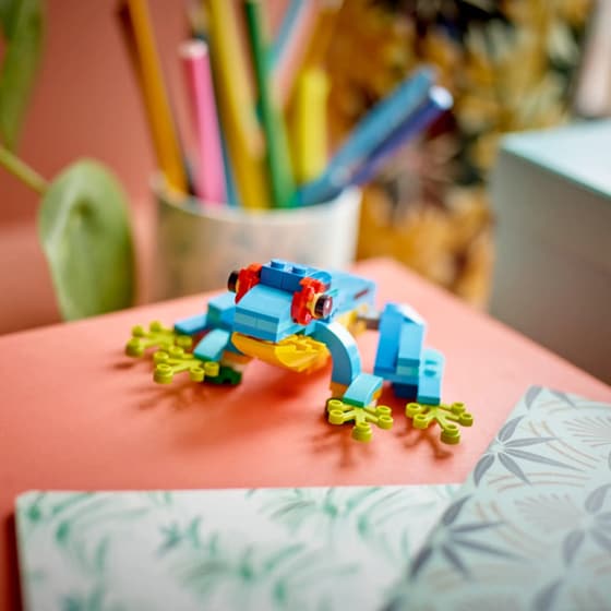 LEGO® Creator Exotic Parrot (31136) image 8
