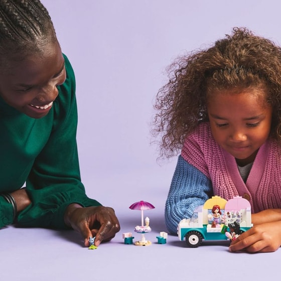 LEGO® Friends Heartlake City Ice Cream Truck (42644) image 10