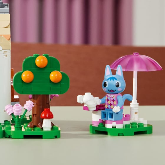 LEGO® Animal Crossing Nook's Cranny & Rosie's House (77050) image 8