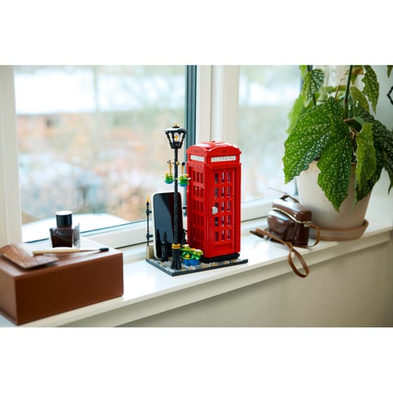 LEGO® Ideas Red London Telephone Box (21347) image 10
