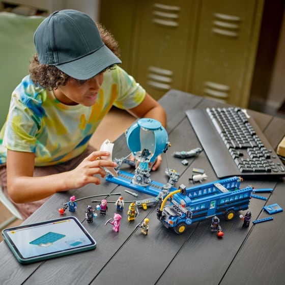 LEGO® Fortnite Battle Bus (77073) image 9