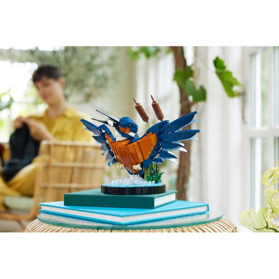 LEGO® Icons Kingfisher Bird (10331) image 13