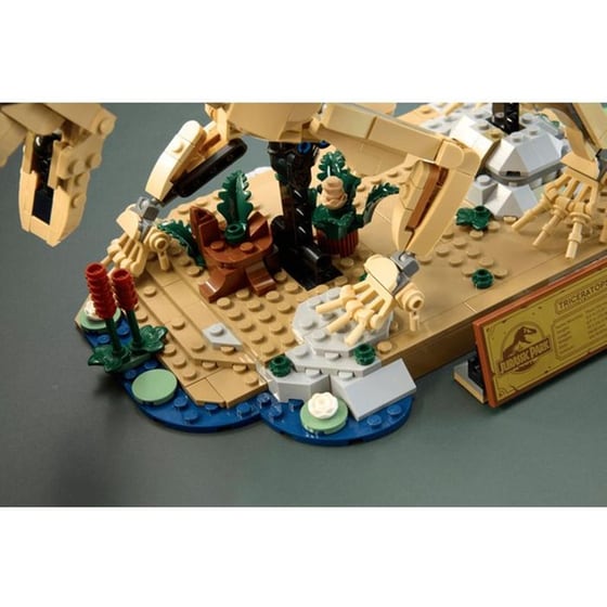 LEGO® Jurassic World Dinosaur Fossils: Triceratops (77985) image 13