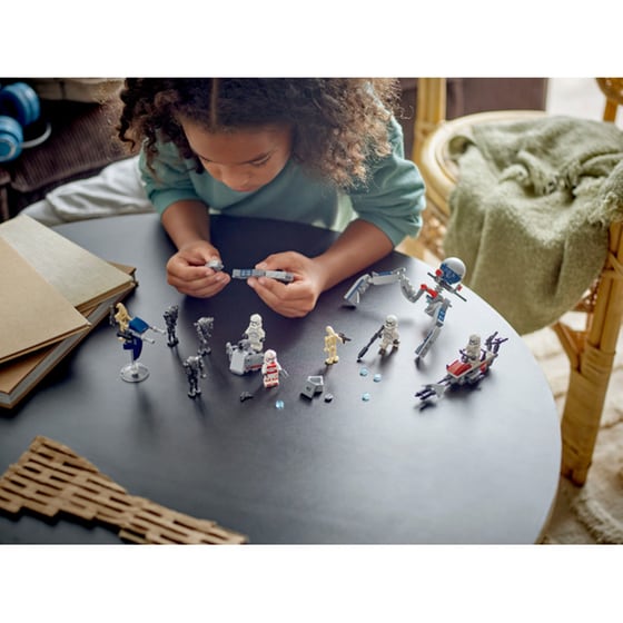 LEGO® Star Wars Clone Trooper™ & Battle Droid™ Battle Pack (75372) image 11