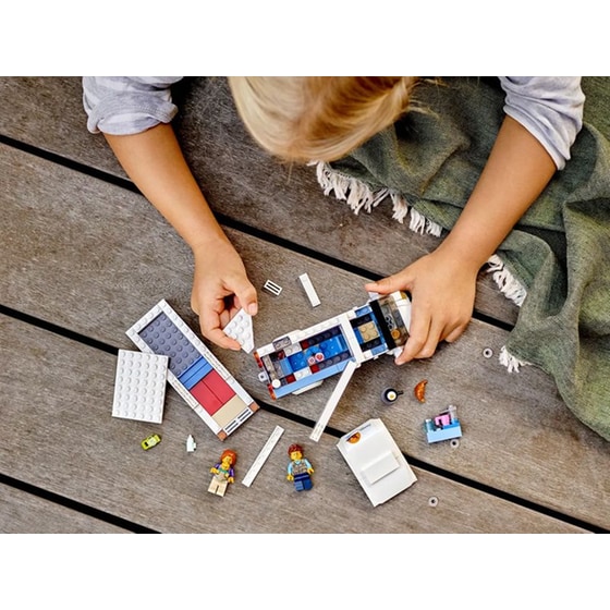 LEGO® City Holiday Camper Van (60283) image 7