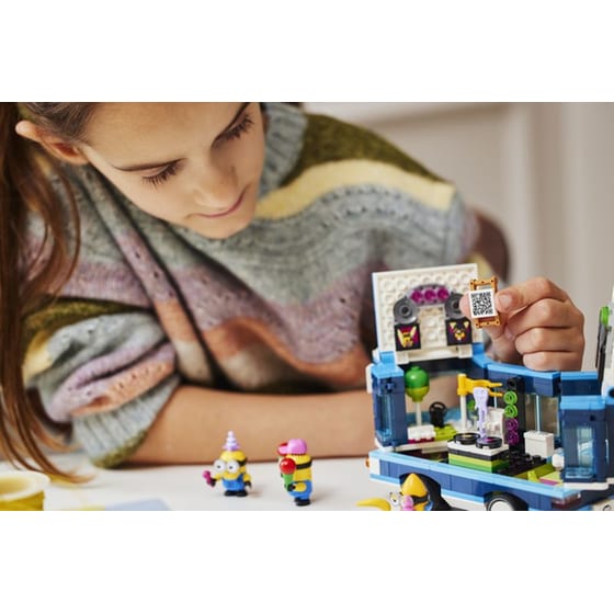 LEGO® Despicable Me Minions' Music Party Bus (75581) image 6