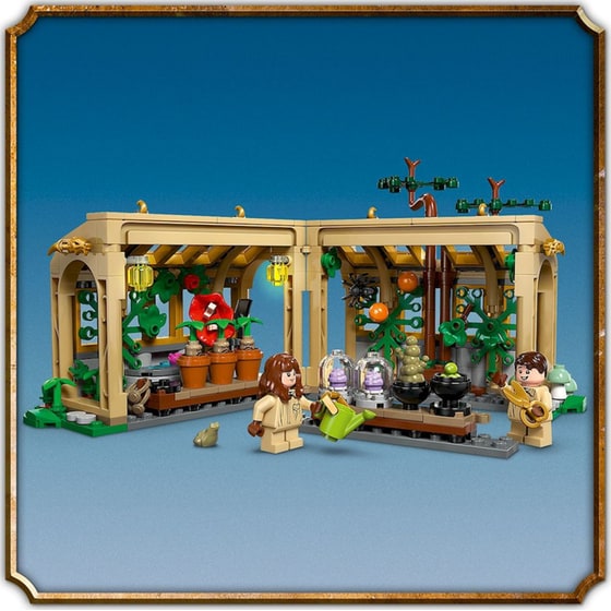 LEGO® Harry Potter Hogwarts™ Castle: Herbology Class (76445) image 9