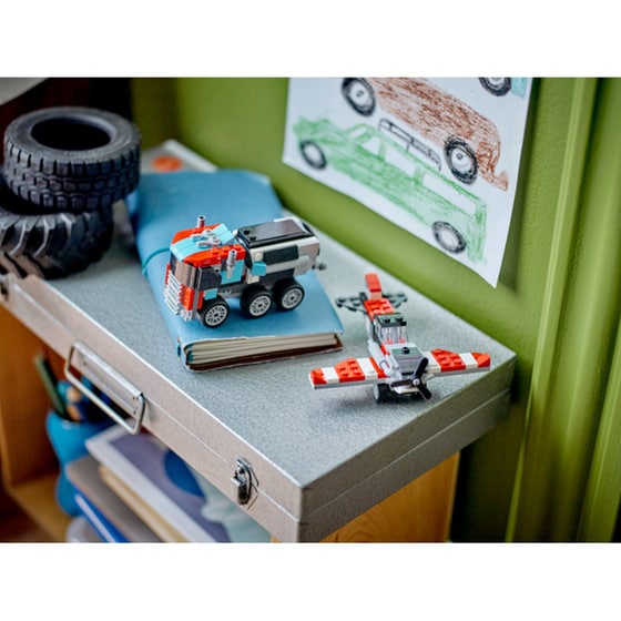 LEGO® Creator Flatbed Truck with Helicopter (31146) image 12