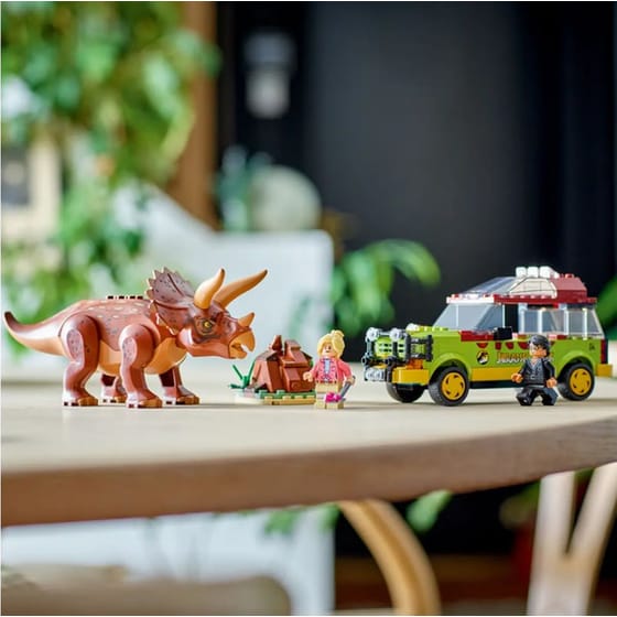 LEGO® Jurassic World Triceratops Research (76959) image 5
