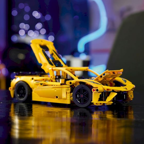 LEGO® Technic Chevrolet Corvette Stingray (42205) image 4
