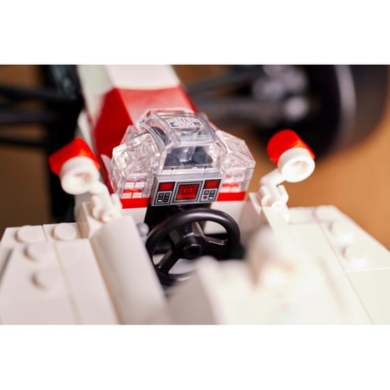 LEGO® Icons McLaren MP4/4 & Ayrton Senna (10330) image 1