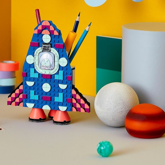 LEGO® Dots Pencil Holder (41936) image 6