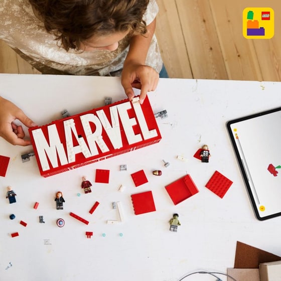 LEGO® MARVEL Logo & Minifigures (76313) image 11