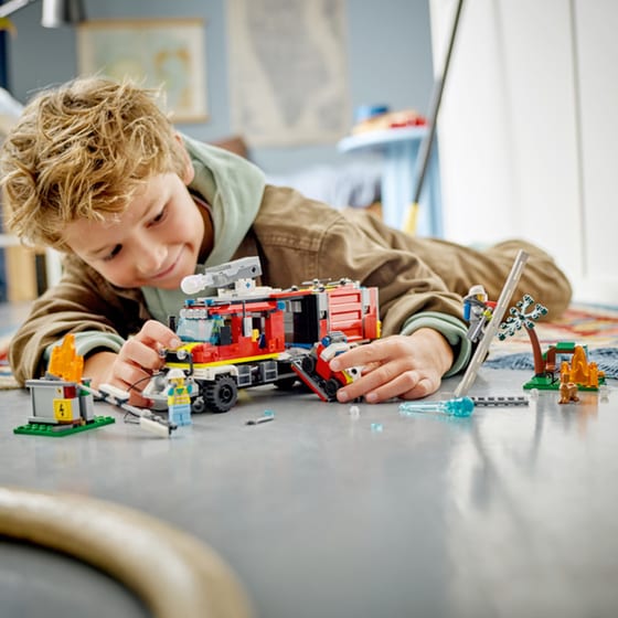LEGO® City Fire Command Truck (60374) image 15