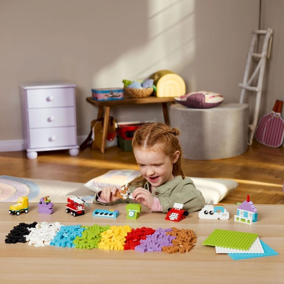 LEGO® Classic Creative Build-and-Play Box (11044) image 3