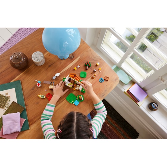 LEGO® Animal Crossing Isabelle's House Visit (77049) image 5
