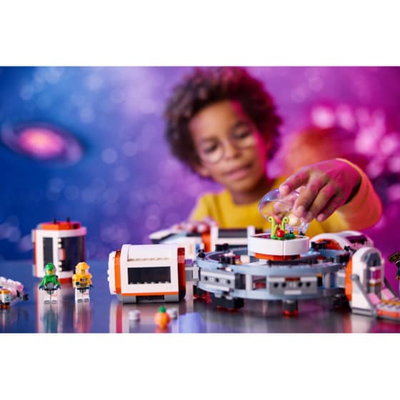 LEGO® City Modular Space Station (60433) image 8
