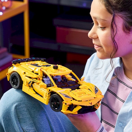 LEGO® Technic Chevrolet Corvette Stingray (42205) image 7