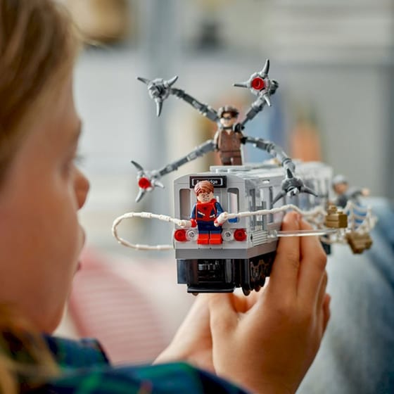 LEGO® ǀ Marvel Σκηνή στο Μετρό – Σπάιντερ-Μαν vs. Ντοκ Οκ (76321) image 3