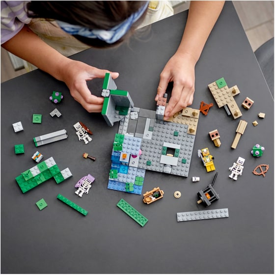 LEGO® Minecraft The Skeleton Dungeon (21189) image 4