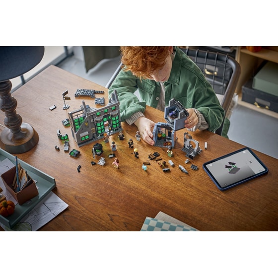 LEGO® Knockturn Alley™ Wizarding Shops (76471) image 10