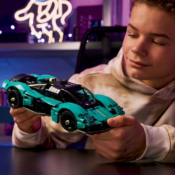 LEGO® Technic Aston Martin Valkyrie (42208) image 10