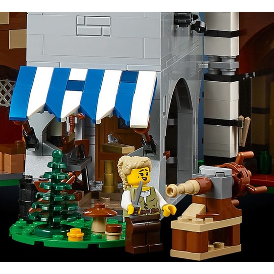 LEGO® Icons Medieval Town Square (10332) image 16
