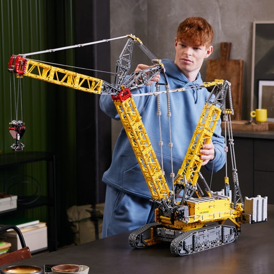 LEGO® Technic Liebherr Crawler Crane LR 13000 (42146) image 5