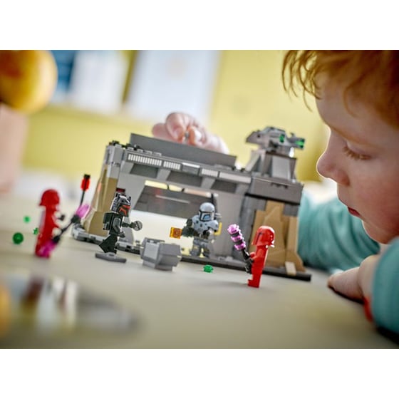 LEGO® Star Wars Paz Vizsla™ and Moff Gideon™ Battle (75386) image 3