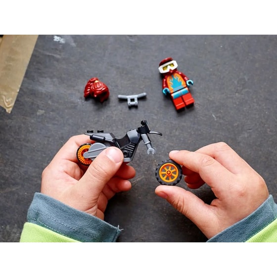 LEGO® City Fire Stunt Bike (60311) image 4