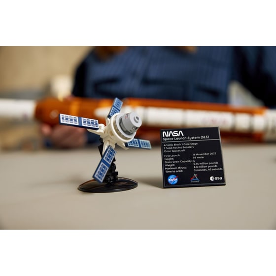 LEGO® Icons NASA Artemis Space Launch System (10341) image 5