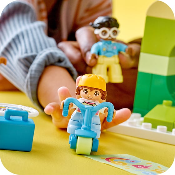 LEGO® Duplo Life At The Day-Care Center (10992) image 6