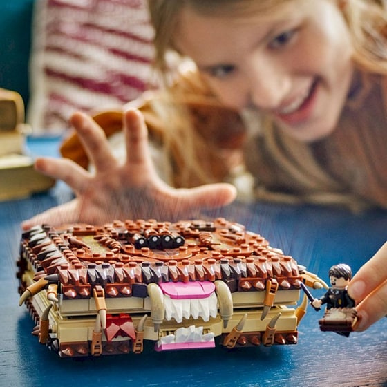 LEGO® Harry Potter Chomping Monster Book of Monsters (76449) image 4