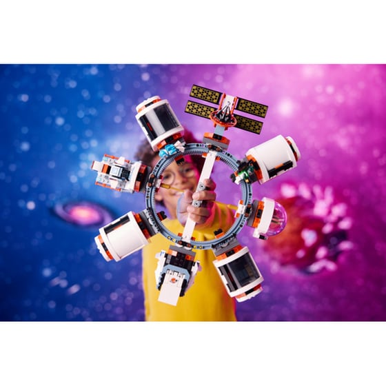 LEGO® City Modular Space Station (60433) image 4