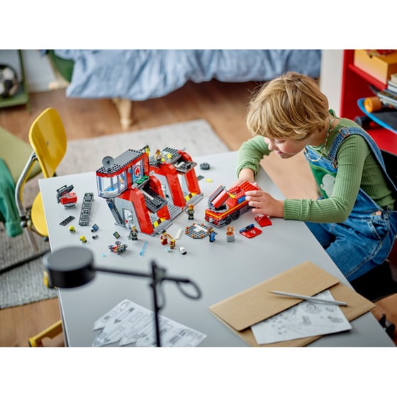 LEGO® City Fire Station with Fire Truck (60414) image 9