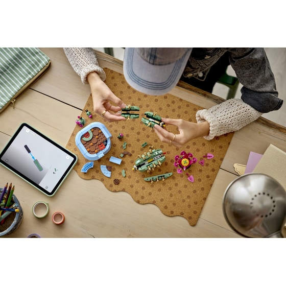 LEGO® Botanicals Flowering Cactus (11509) image 3