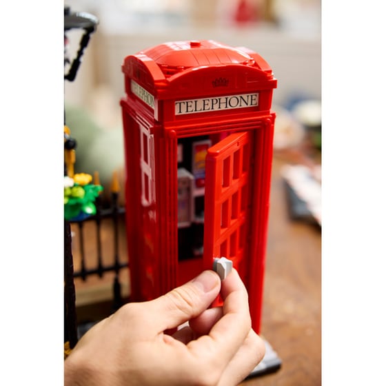 LEGO® Ideas Red London Telephone Box (21347) image 15