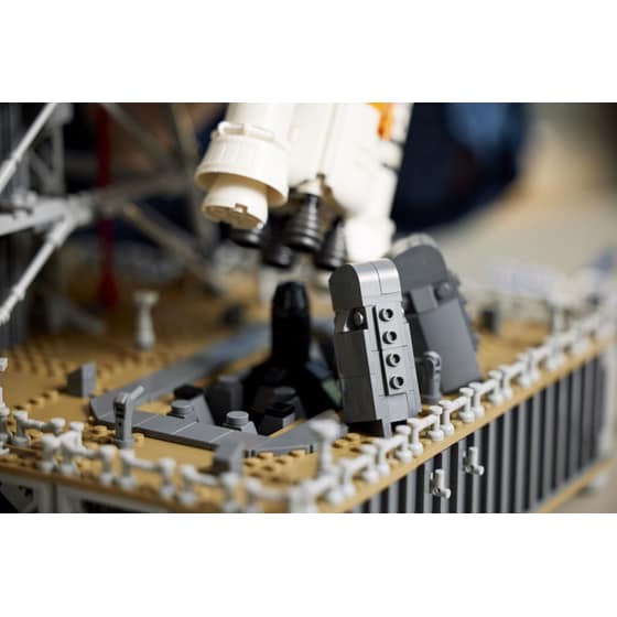 LEGO® Icons NASA Artemis Space Launch System (10341) image 4
