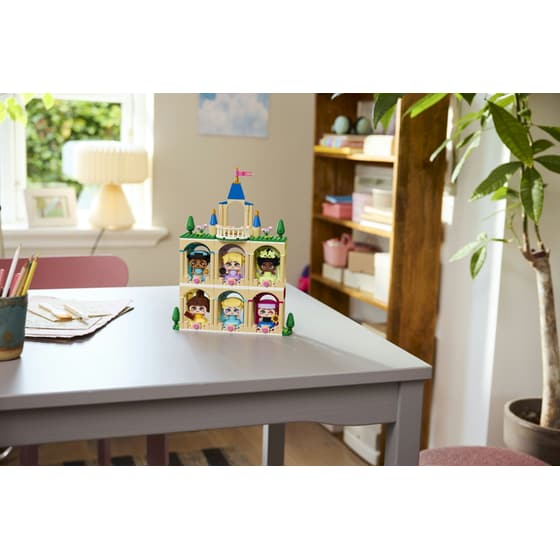 LEGO® Disney Princess Mini Belle & Tiana with Castle (43291) image 5