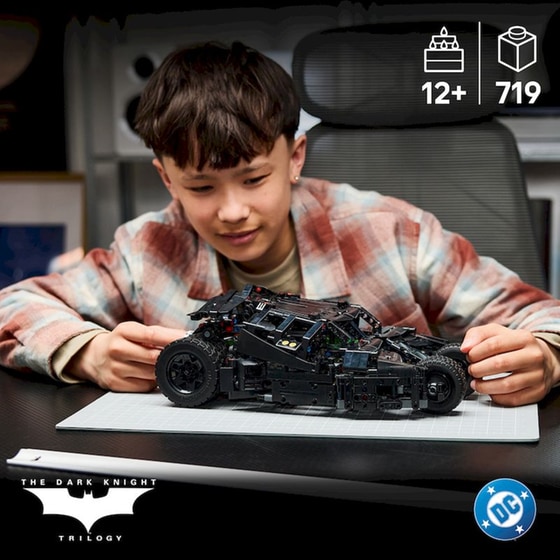 LEGO® Technic Batmobile™ Tumbler (42239) image 9