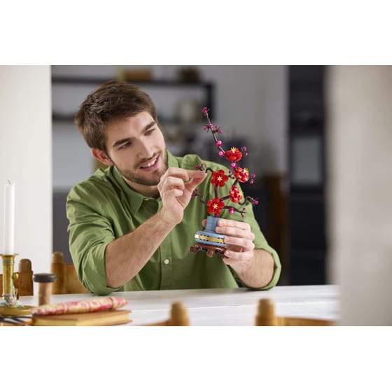 LEGO® Icons Plum Blossom (10369) image 1