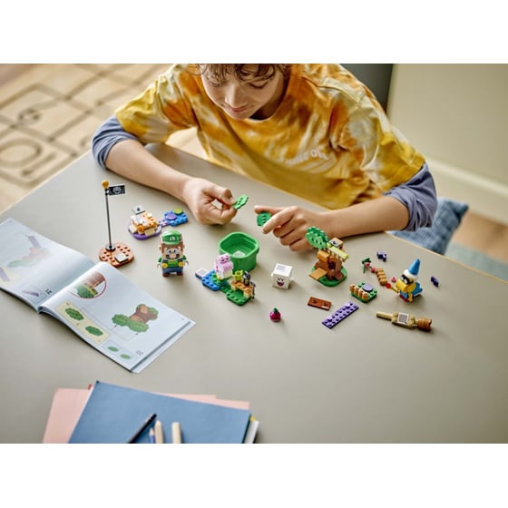 LEGO® Super Mario™ Adventures with Interactive LEGO® Luigi™ (71440) image 3