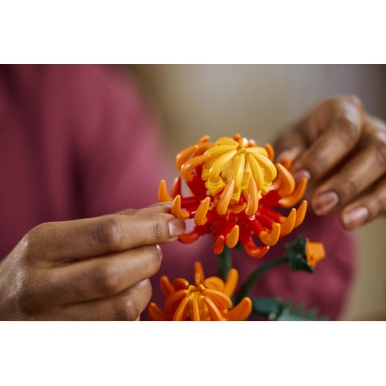 LEGO® Icons Chrysanthemum (10368) image 5
