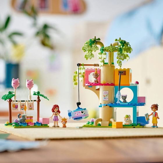 LEGO® Friends Cat Birthday Party & Tree House (42666) image 7