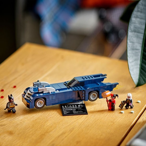 LEGO® DC Heros Batman™ with the Batmobile™ vs. Harley Quinn™ and Mr. Freeze™ (76274) image 1