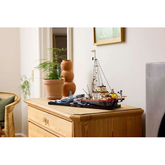 LEGO® Ideas Jaws (21350) image 9