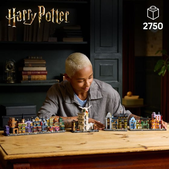 LEGO® Harry Potter Diagon Alley™ Wizarding Shops (76444) image 4