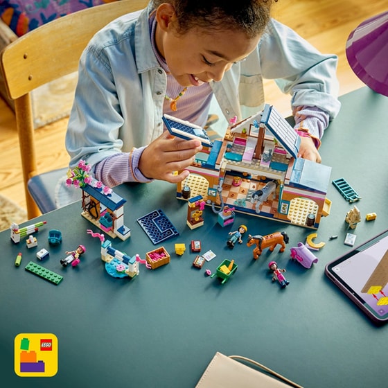 LEGO® Friends Στάβλος Αλόγων και Σχολή Ιππασίας (42688) image 7