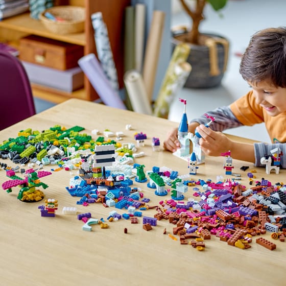 LEGO® Classic Creative Fantasy Universe (11033) image 8
